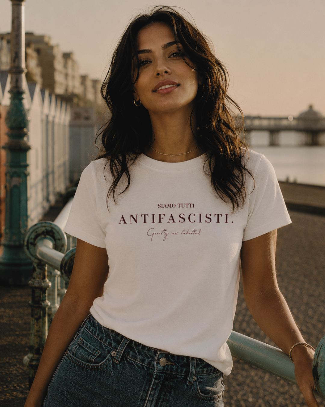 "SIAMO TUTTI ANTIFASCISTI." T-SHIRT